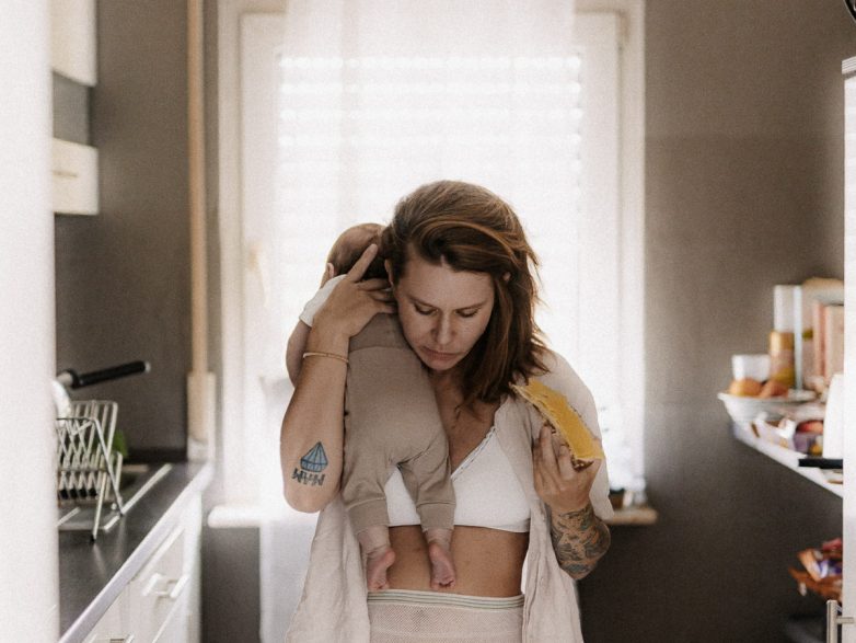 Ein Käsebrot im Wochenbett